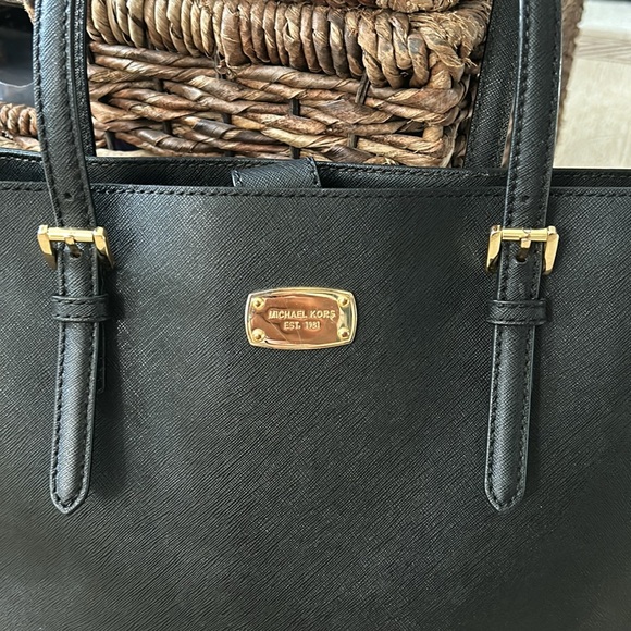 Michael Kors Jet Set Travel Large Tote Saffiano Black Leather. - Picture 5 of 17